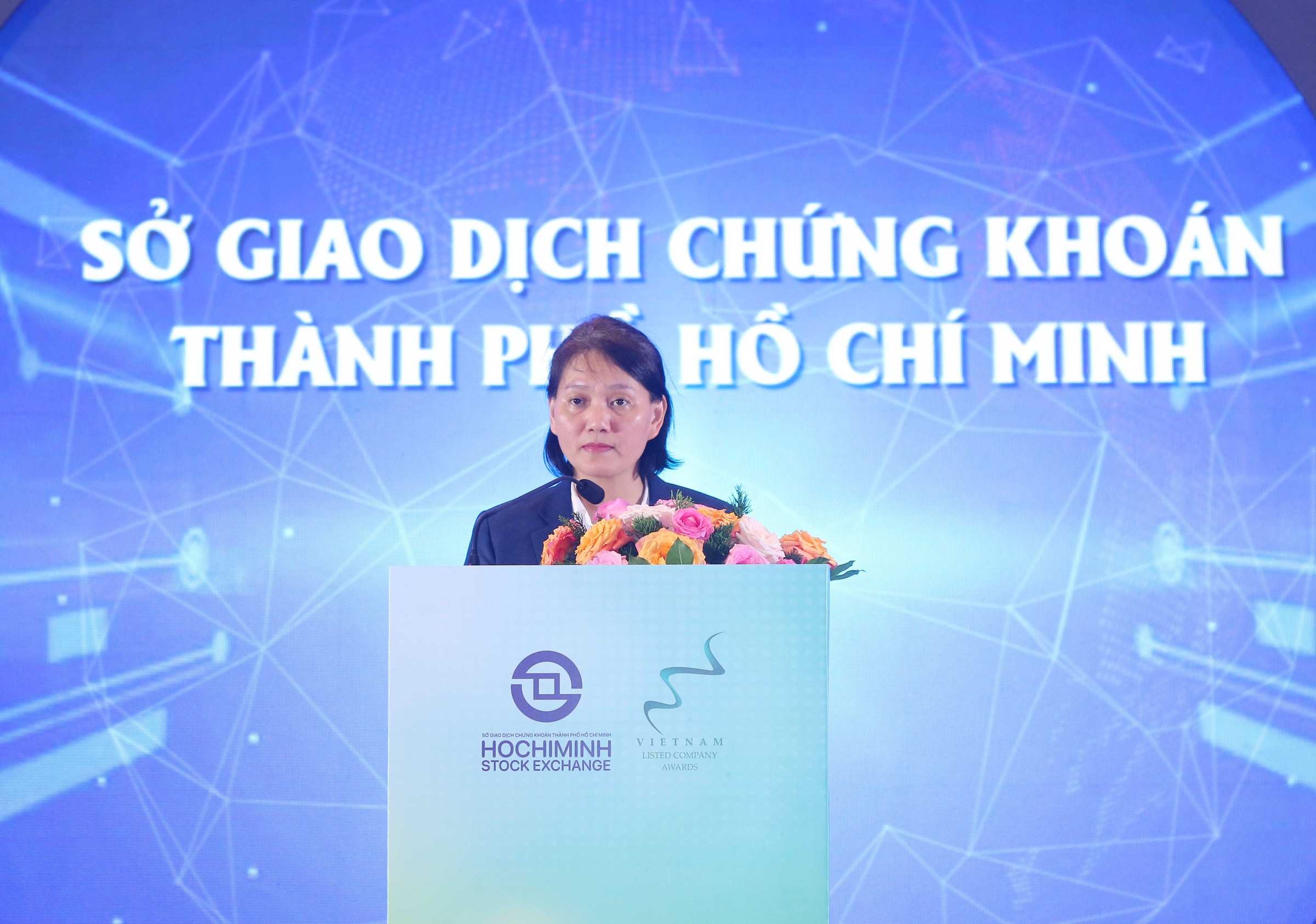 ba-nguyen-thi-viet-ha-quyen-chu-tich-cong-ty-so-giao-dich-chung-khoan-tp-hcm-hose-phat-bieu-tai-hoi-nghi